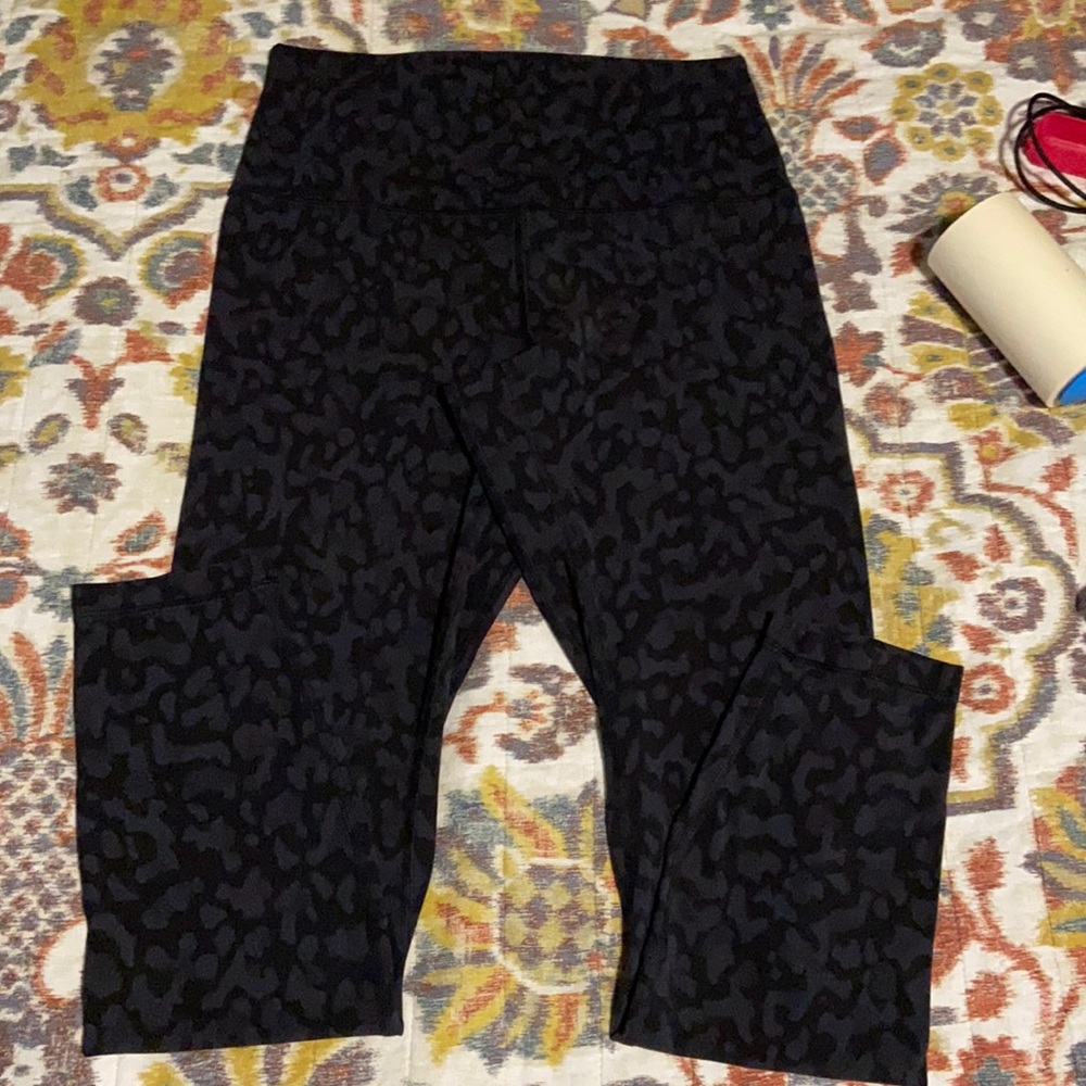 Lululemon aligns 25”